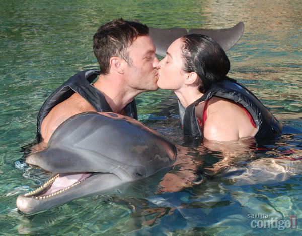 Megan Fox e Brian Austin se beijam