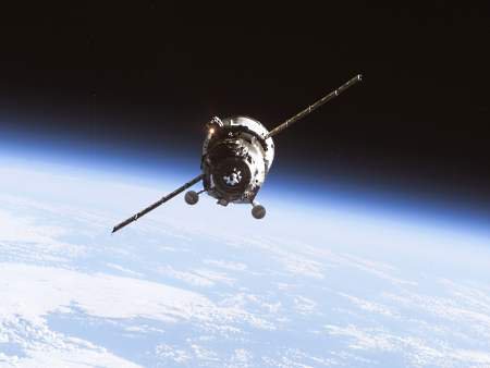 Veículo de carga se aproxima da ISS em data não divulgada pela Nasa, que distribuiu a foto; operação obteve sucesso neste domingo (4) após falha