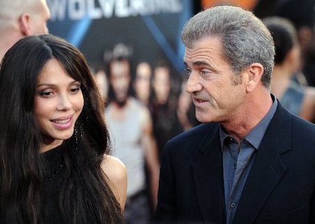 Mel Gibson planejava matar editor de site de celebridades, segundo a ex Oksana Grigorieva