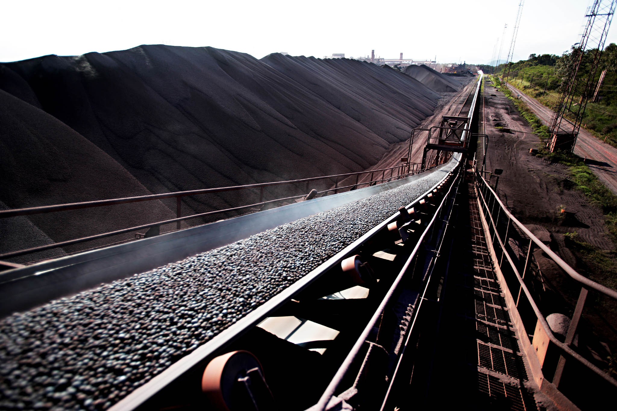 No mesmo intervalo de 2013, a China havia importado 600 milhões de toneladas de minério - Foto: Divulgação