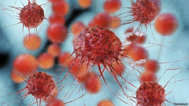 Nanopartículas no sangue e um sensor de pulso são as apostas do Google para diagnóstico precoce de doenças como o câncer - Imagem: BBC Brasil