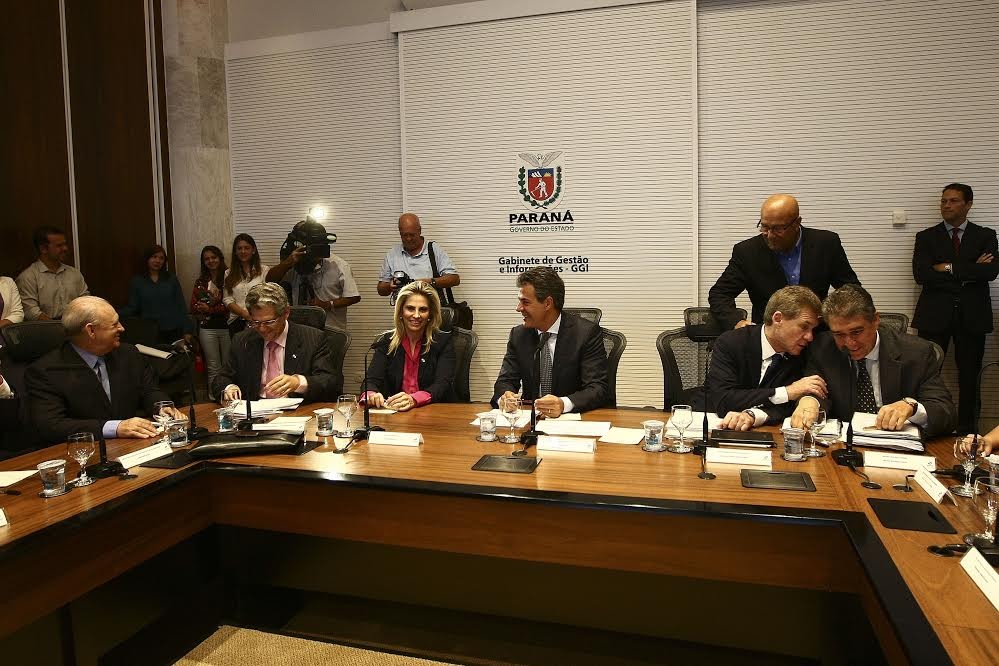o governador do Paraná, Beto Richa (PSDB),  anunciou hoje o deputado Luiz Claudio Romanelli (PMDB) nomo novo líder do governo do Estado - Foto: blog do jornalista Fábio Campana