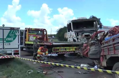 ​Caminhão invade pista contrária e causa morte no Paraná