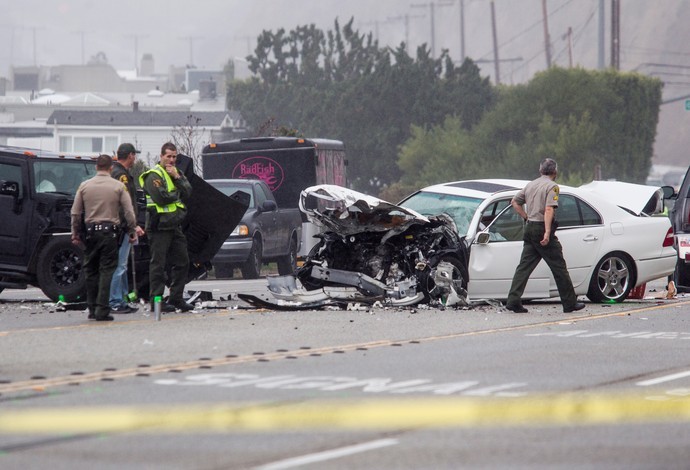 Como ficou o carro de Bruce Jenner após o acidente(Foto: AP)