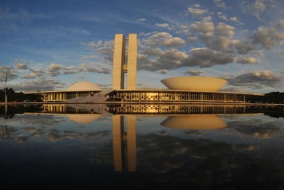 PMDB do Senado quer urgência em projeto que dificulta novos partidos - Arquivo/Agência Brasil