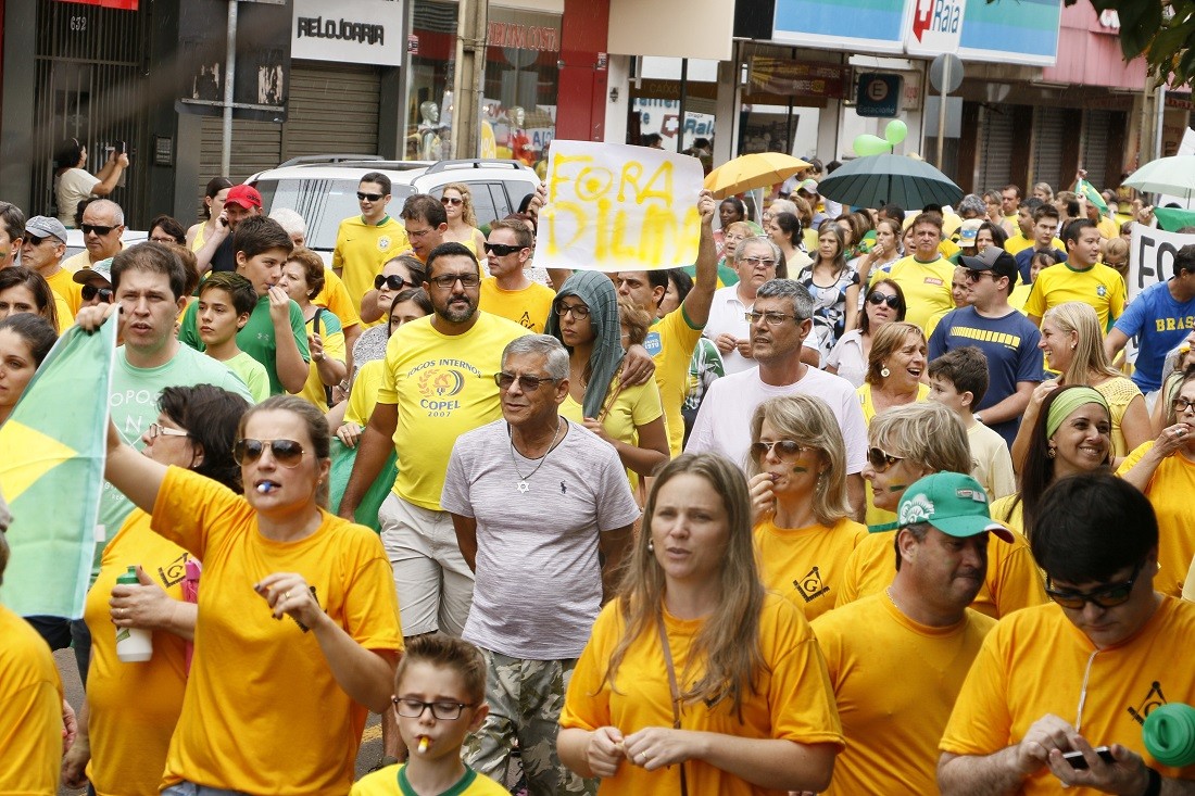 Os manifestantes usaram roupas e pintaram o rosto predominantemente com as cores verde e amarela - Foto: Lurdinha Fonseca