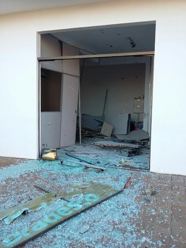 Caixa eletrônico do Bradesco ficou totalmente destruído - Foto/ Wellyngton Jhonis