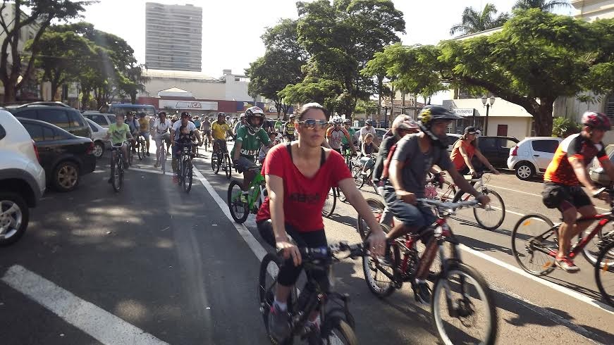 Passeio ciclístico mobiliza multidão em Apucarana-TNONLINE