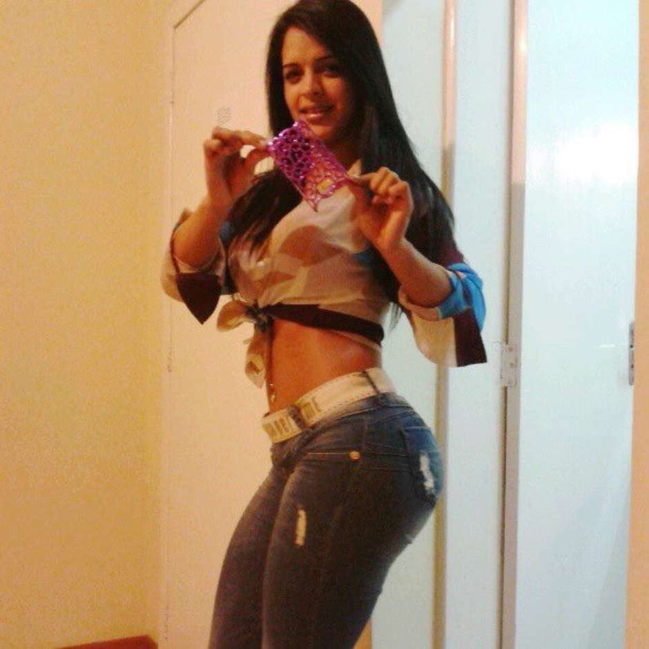 Ex-dançarina Amanda Bueno foi morta dentro de sua casa, em Nova Iguaçu, no Rio de Janeiro - Foto: Foto: Reprodução/Facebook