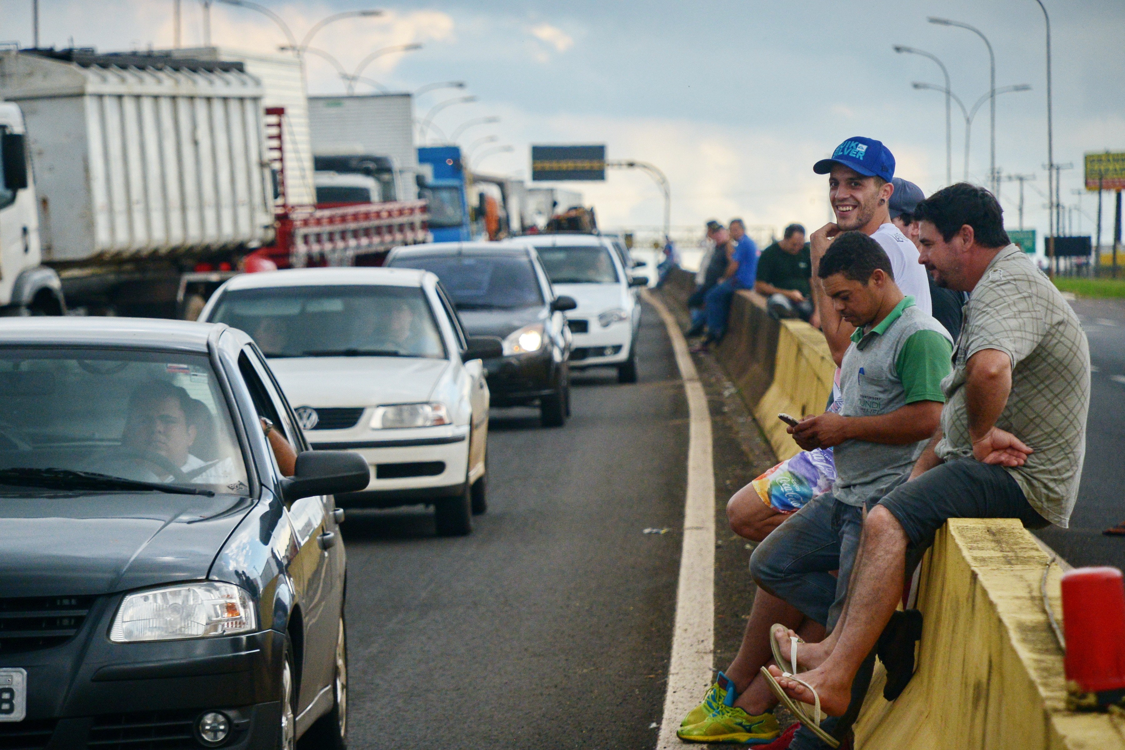 A greve dos caminhoneiros foi retomada ontem (23) e prossegue hoje (24) - Foto: Sérgio Rodrigo, da Tribuna do Norte