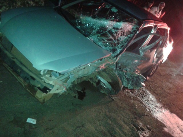 O carro ficou bastante danificado após o acidente - Foto: Paraná Ligado