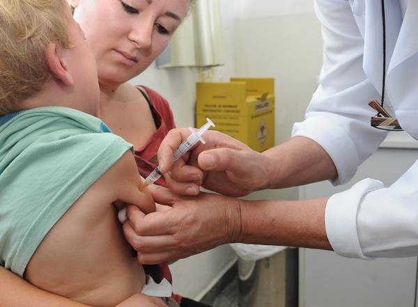 Pelo menos 61 mil crianças não tomaram 2ª dose da vacina