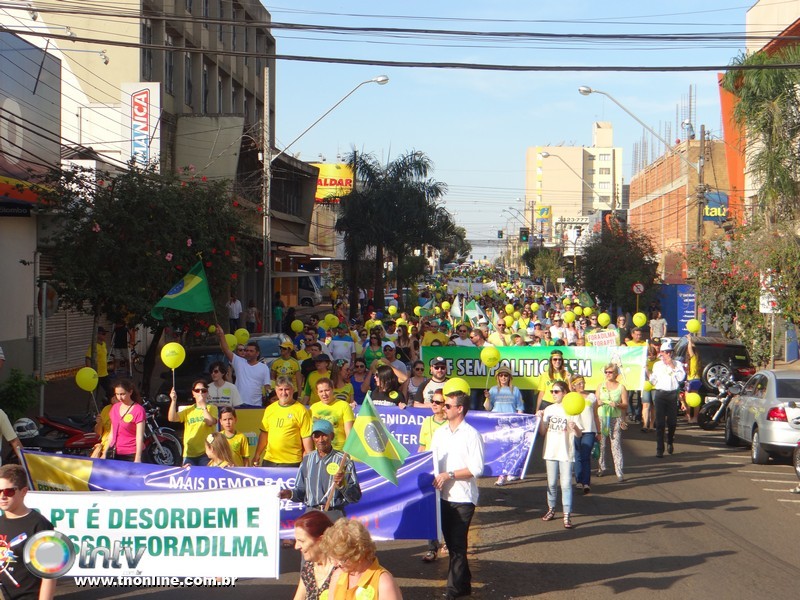 Último protesto contra a presidente Dilma atraiu multidão em Apucarana e Arapongas - Foto: José Luiz Mendes/TNONLINE;Arquivo
