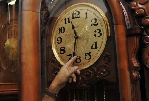 No próximo domingo (18), à 0h, milhões de brasileiros terão que adiantar os relógios em uma hora - Foto: Arquivo/imagem ilustrativa