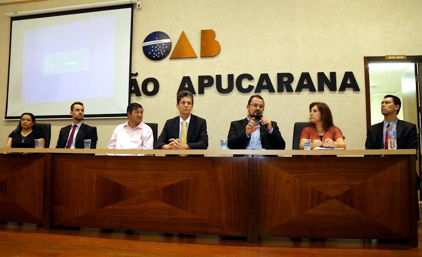 Momento de pronunciamento no fórum estadual do lixo em Apucarana:  Cocap em destaque - Fotos: Profeta