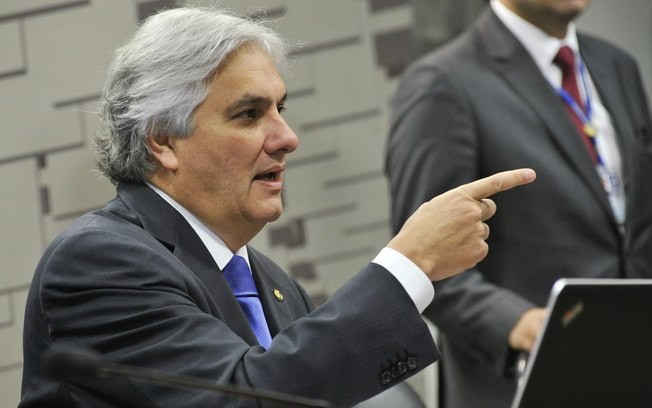 Senador Delcídio do Amaral delatou um esquema de desvios de R$ 45 milhões (Agência Brasil)