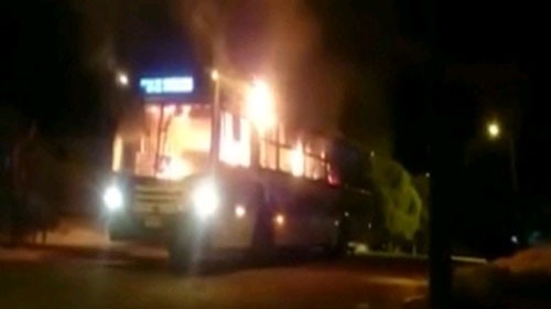 Quatro ônibus foram queimados em Cascavel, no Paraná - Foto - Reprodução/Catve.com