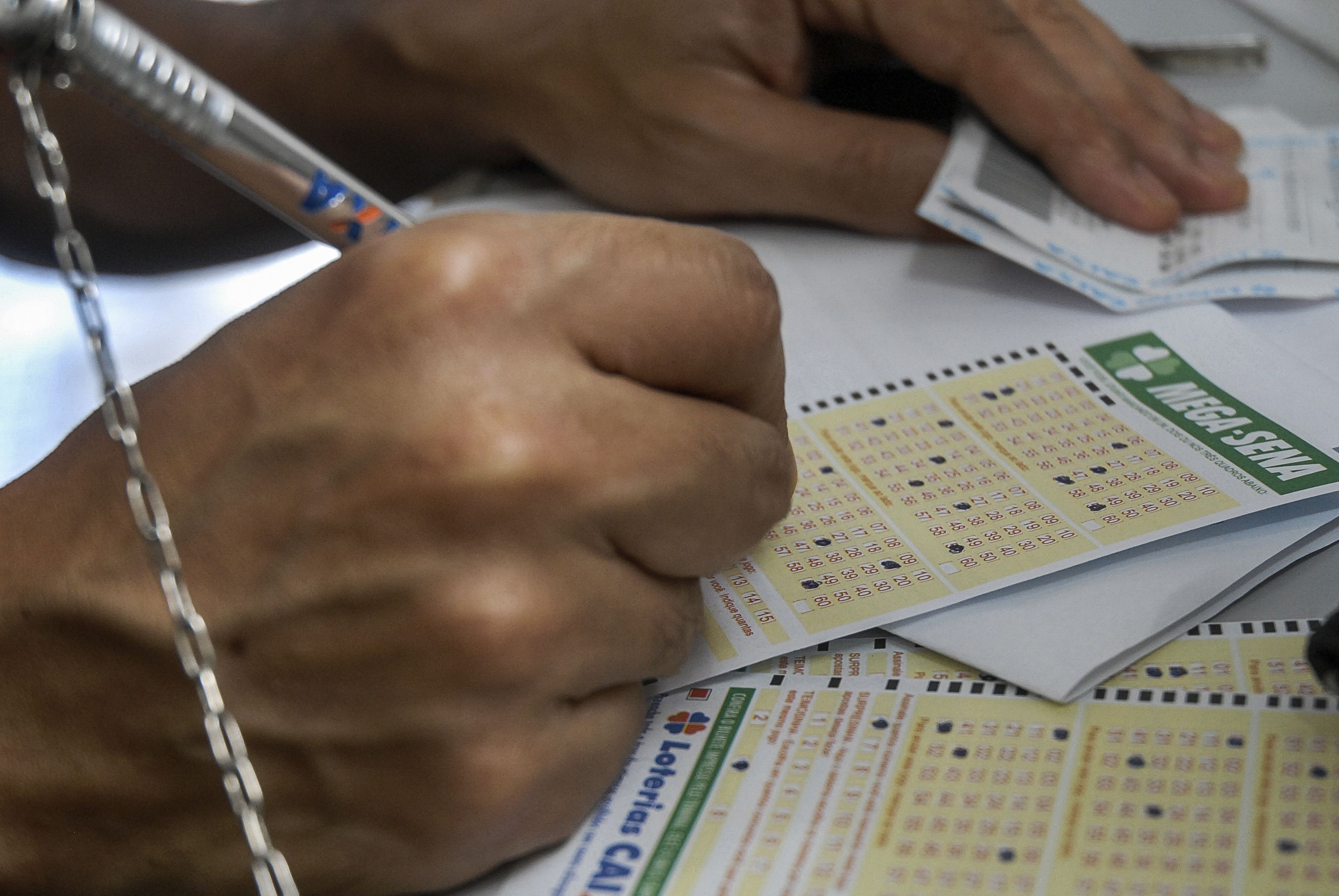 Funcionários de uma lotérica em Apucarana, na região norte do Paraná caíram em um golpe, perdendo R$ 46 mil - Foto: Marcello Casal Jr/ Agência Brasil
