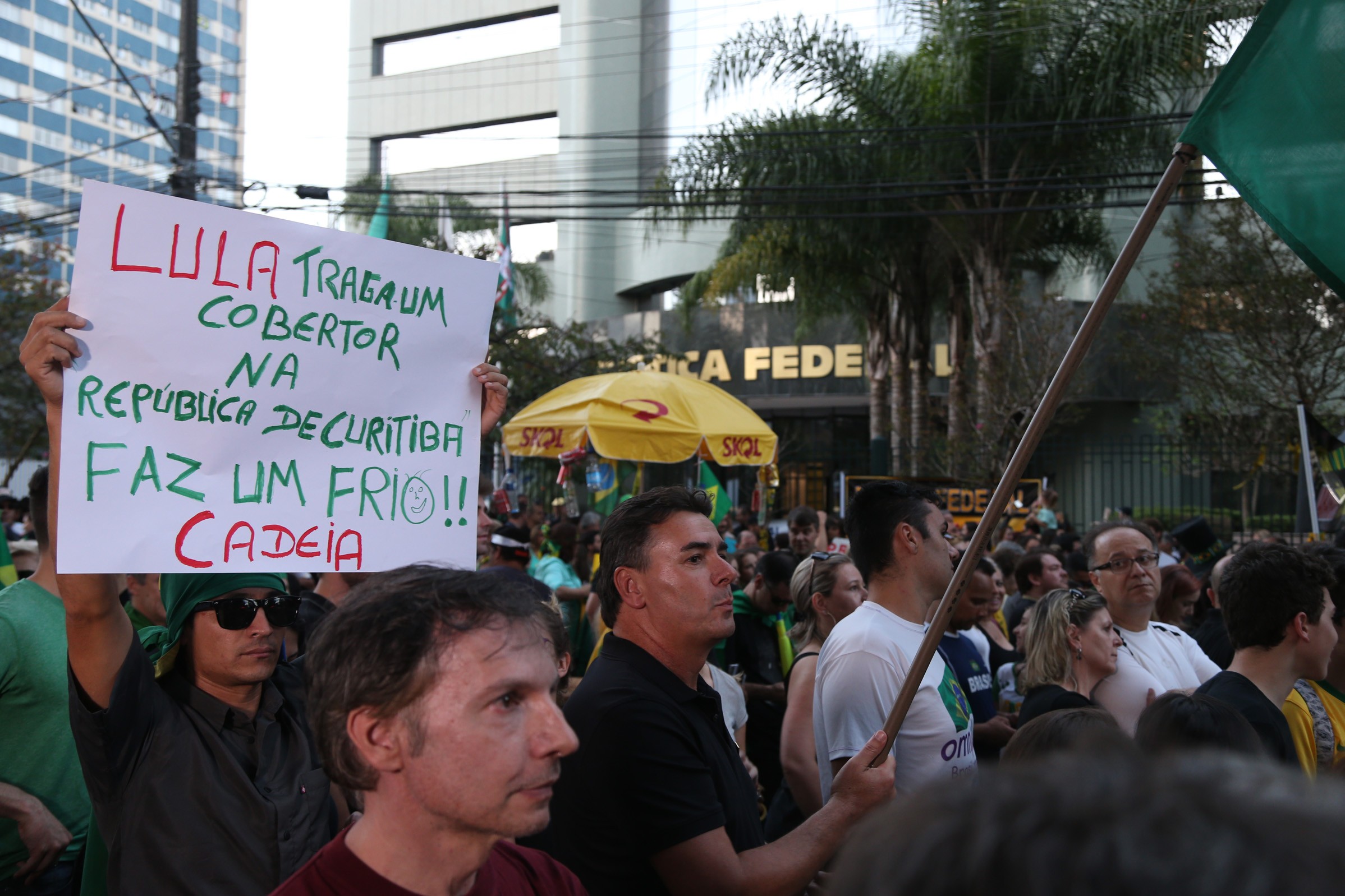 Na quinta-feira (31), outra manifestação popular foi realizada em Curitiba em protesto contra a corrupção no Brasil - Foto - Foto: Orlando Kissner - FOTOS PÚBLICAS