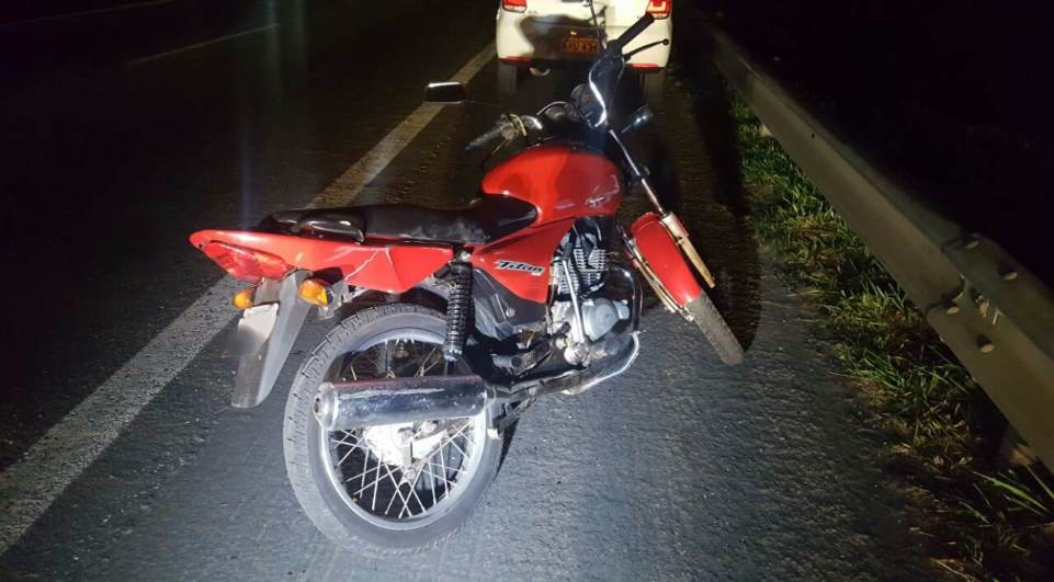 Moto trafegou sem piloto durante cerca de 200 metros: condutor faleceu em acidente - Foto: João Carlos Frigério