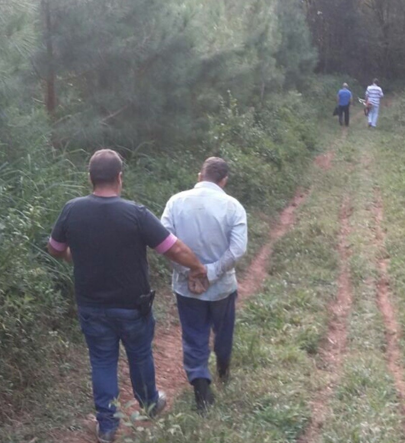 homem foi detido a 60 quilômetros de Campo Largo, em meio a um matagal na região rural do município - Foto: Divulgação/Polícia Civil