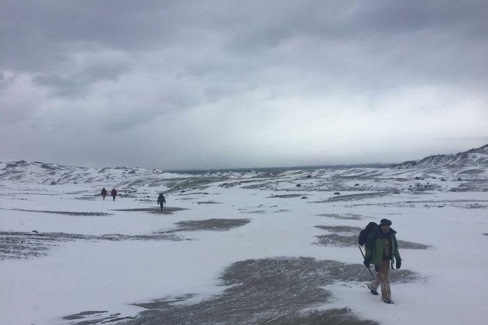 Cientistas acamparam durante 5 semanas entre fevereiro e março, tendo de escalar 10 quilômetros todos os dias para se locomoverem do acampamento à área de escavação - Foto: Arquivo
