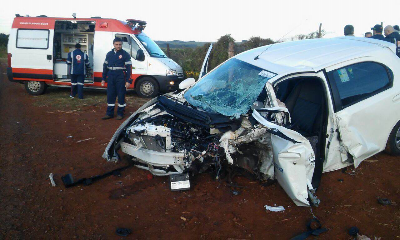 Vítima fatal dirigia uma Toyota Etios que bateu de frente com um caminhão Mercedes Benz 2213 - Foto: Sérgio Rodrigo/Tribuna do Norte