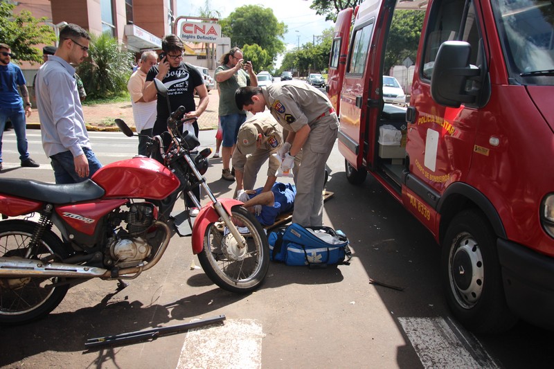 Corpo de Bombeiros atendeu a vítima e a encaminhou ao hospital. Foto: Jose Luiz Mendes