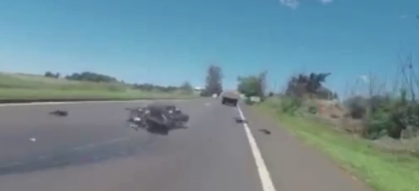 Vídeo mostra acidente com moto 1000 cilindradas em praça de pedágio