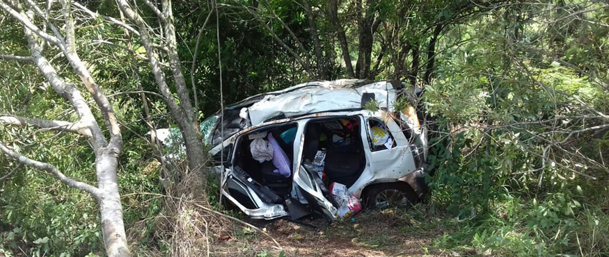 Motorista cochilou ao volante, mas cadeirinha salvou criança - Fotos: PRF