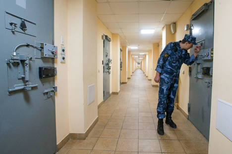 Detido por roubo dribla carcereiros para registrar cotidiano em celas de prisão na Rússia - Foto:Dmítri Serebriakov/TASS