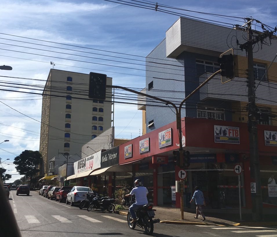 Semáforo na Rua Ponta Grossa desligado. Foto: Fernanda Neme