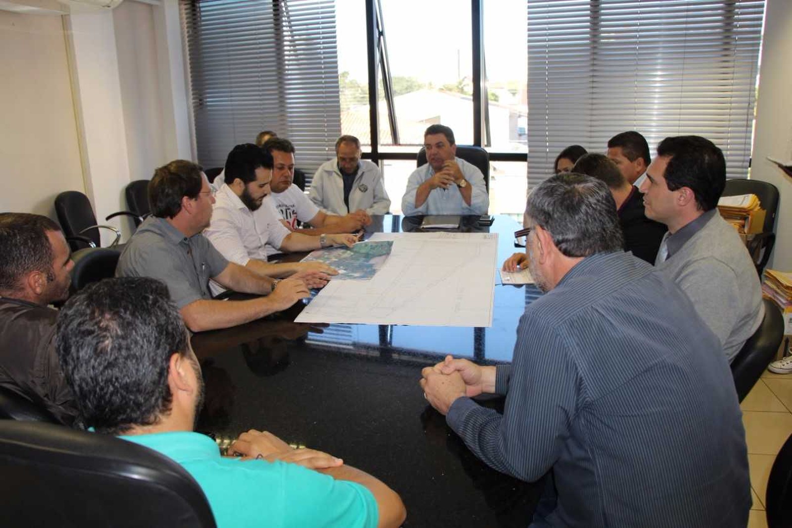Reunião para avaliar termos do possível acordo sobre tarifa de pedágio na BR-369 - Foto: Divulgação/Prefeitura de Arapongas