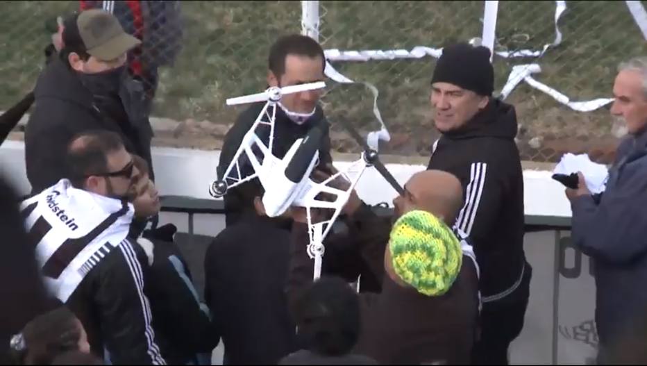 Drone teve as hélices danificadas Foto: Reprodução/ Doentes por Futebol