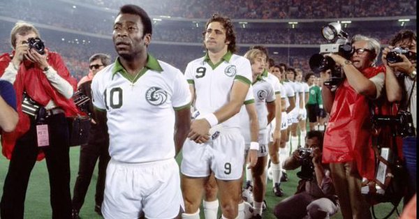 Pelé participou do último jogo competitivo de sua carreira há exatos 40 anos.  Foto:
