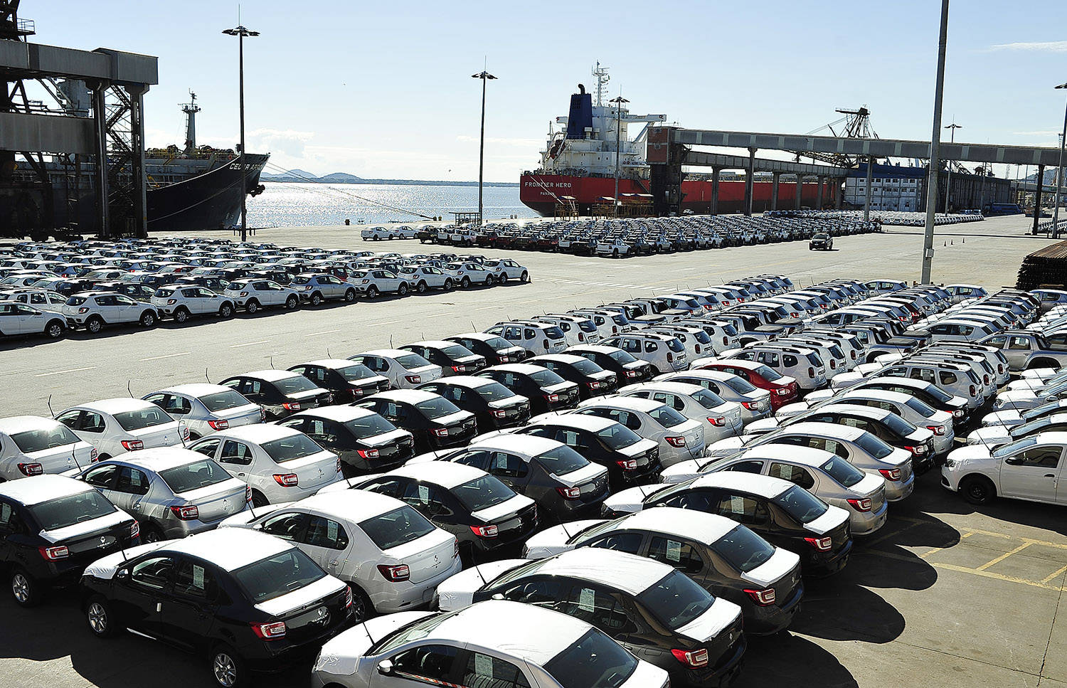 Exportação de veículos por Paranaguá bate recorde - Foto: AEN