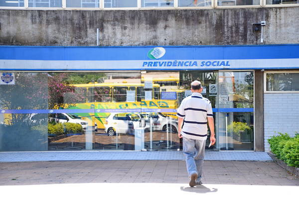Tempo de espera para perícia médica é grande na agência de Apucarana. Foto: Tribuna do Norte