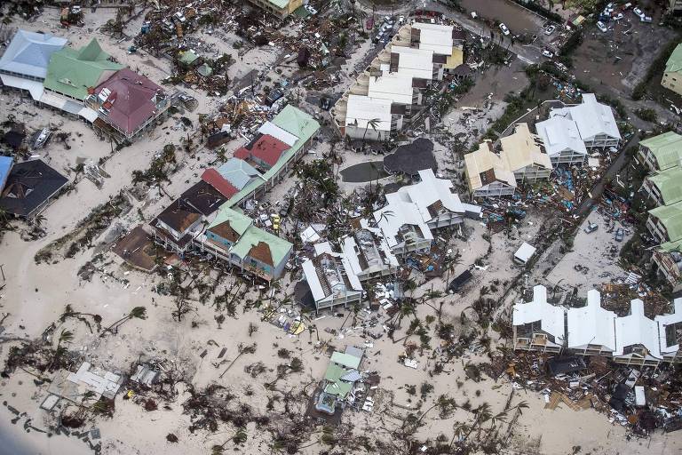 O fenômeno devastou nesta quarta (6) as ilhas de Barbuda, St. Barts e St. Martin. Foto - reprodução/Folha de SP