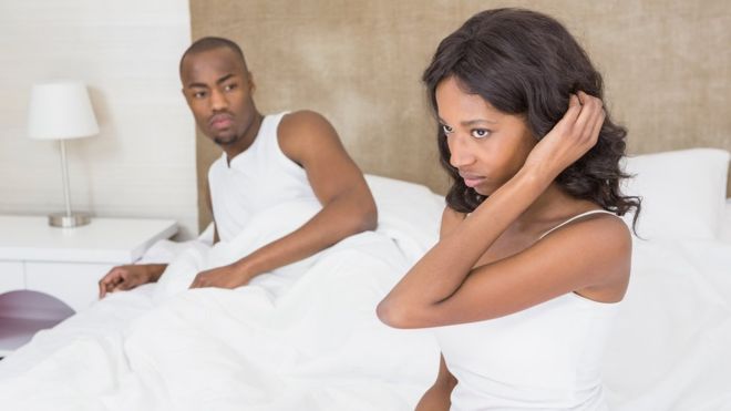Relacionamentos mais longos que um ano foram um fator na falta de interesse das mulheres no sexo (Getty Imagens)