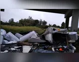 Caminhão sai da pista em grave acidente e motorista morre