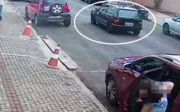 Imagens de uma câmera de segurança, registrou o carro em movimento, mas não foi possível identificar os autores em seu interior.