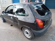 Homem destrói o próprio veículo durante blitz após ataque de fúria