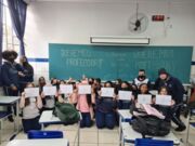 Alunos do Colégio Cerávolo protestam contra o ensino a distância e pedem professores na sala de aula