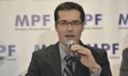 Ele foi o candidato a deputado federal mais votado no Paraná