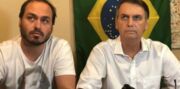 Carlos ao lado do pai, o presidenteJair Bolsonaro