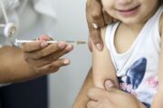 A Autarquia Municipal de Saúde de Apucarana começou a vacinação