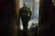 Nas imagens divulgadas pelos bombeiros, é possível ver o dano causado pelo fogo