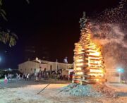 Paróquia de Apucarana celebra o mês de julho com fogueira de 10 metros