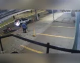 Homem joga gasolina e ameaça atear fogo em idoso após acidente no PR