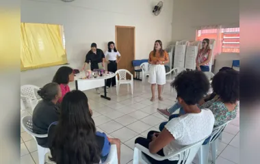 CRAS Del Condor finaliza mês da mulher com roda de conversa